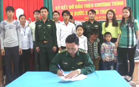Đồn BP Lũng Làn đỡ đầu 3 học sinh theo chương trình “Nâng bước em tới trường"