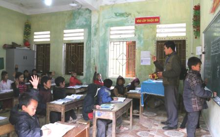 "Trồng người" trên cao nguyên đá