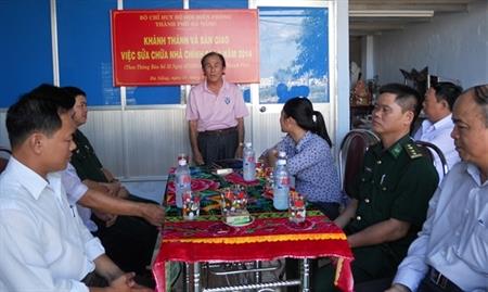 Bàn giao nhà sửa chữa cho gia đình chính sách
