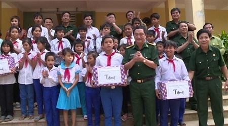 Khám, chữa bệnh cho nhân dân biên giới Quảng Trị