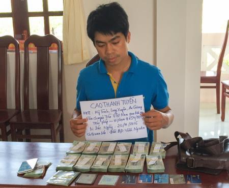 Gia tăng tình trạng vận chuyển trái phép tiền, vàng qua biên giới