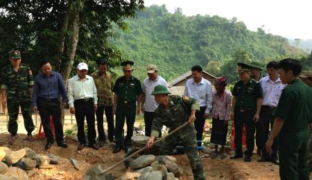 Đồn BP Làng Ho khởi công xây dựng nhà tình nghĩa cho người nghèo