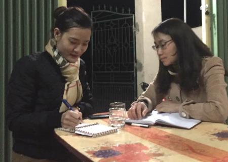 Những bóng hồng phía sau người lính mang quân hàm xanh