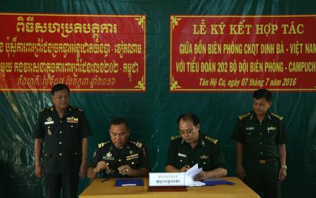 Ký kết hợp tác trong thực hiện nhiệm vụ bảo vệ biên giới