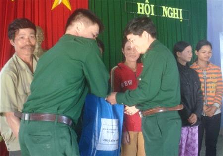 Phú Yên: Quà Tết lên với đồng bào vùng cao Sông Hinh
