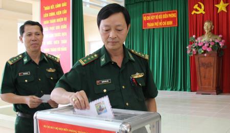 Nhiều cơ quan, đơn vị phát động ủng hộ đồng bào miền Trung bị lũ lụt