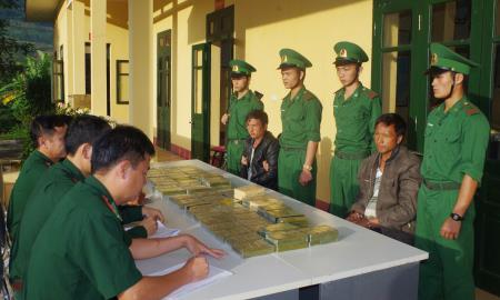 BĐBP Thanh Hóa bắt 2 đối tượng người Lào, thu 69 bánh heroin