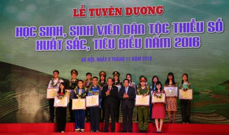 Tuyên dương 141 học sinh dân tộc thiểu số đạt thành tích cao trong học tập