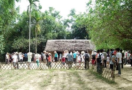 Làng Sen những ngày tháng Năm