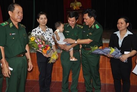 Trao hỗ trợ cho 218 gia đình điều trị hiếm muộn