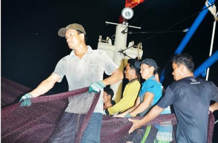 Mưu sinh giữa Biển Đông
