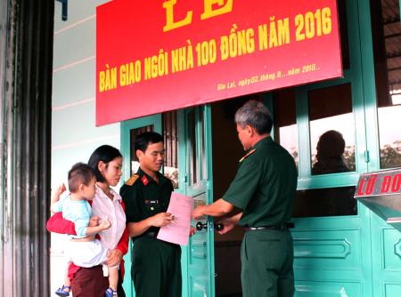 Vững vàng tay súng nhờ "Ngôi nhà 100 đồng"