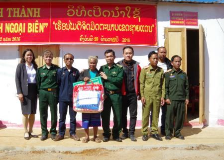 BĐBP Kon Tum: Bàn giao nhà "Nghĩa tình ngoại biên" cho hộ nghèo của Lào
