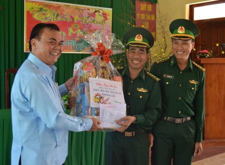 Lãnh đạo tỉnh Đăk Lăk thăm, chúc Tết các đơn vị BĐBP tỉnh