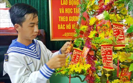 Tết giữa trùng khơi