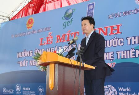 Ra quân trồng rừng ngập mặn hưởng ứng Ngày đất ngập nước thế giới