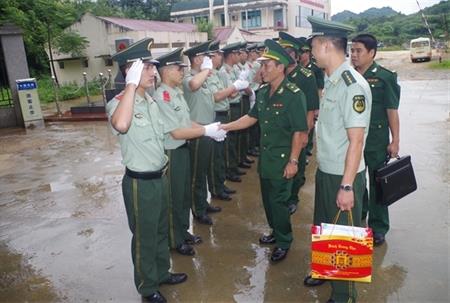 Biên phòng Quảng Tây, Trung Quốc chúc mừng BĐBP Cao Bằng nhân ngày lễ Quốc khánh