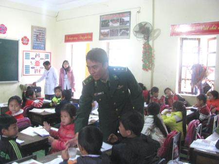Nghệ An: Cấp phát thuốc phòng bệnh viêm cầu thận cho giáo viên, học sinh