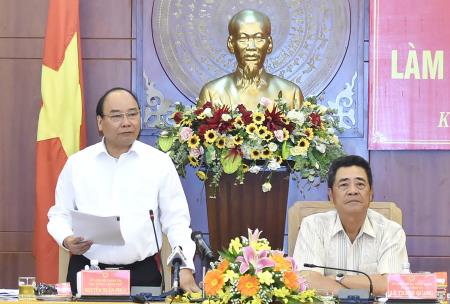 Phát triển công nghiệp quốc phòng, hậu cần quốc phòng gắn với bảo vệ chủ quyền biển, đảo