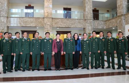 Chủ tịch Quốc hội Nguyễn Thị Kim Ngân thăm, chúc mừng Bộ Tư lệnh BĐBP