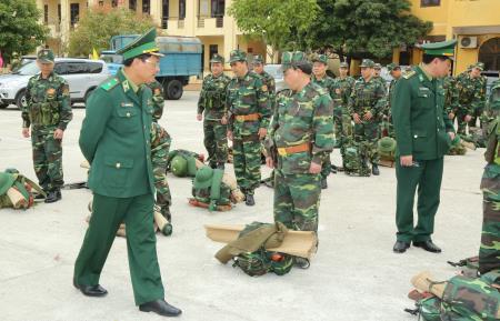 Thiếu tướng Nguyễn Văn Nam kiểm tra luyện tập chuyển trạng thái SSCĐ tại BĐBP Lạng Sơn