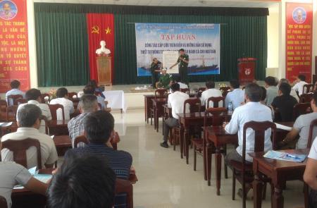 Tập huấn công tác cấp cứu và hướng dẫn sử dụng thiết bị thông tin liên lạc trên biển