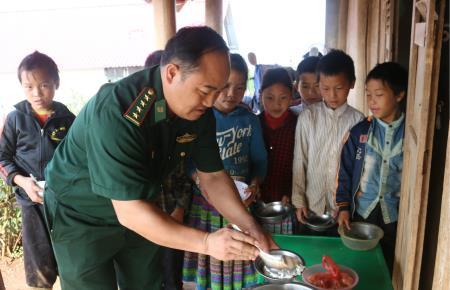 Bữa cơm tình người nơi biên giới