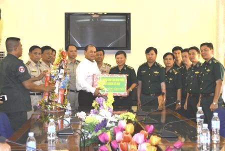 BĐBP Bình Phước chúc Tết Chol Chnam Thmay lực lượng bảo vệ biên giới Campuchia