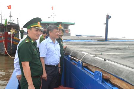 Ban Chỉ đạo 389 TP Hải Phòng trao thưởng cho Đồn BP Cát Hải