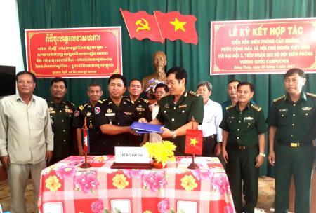 Ký kết quy chế hợp tác với đơn vị bảo vệ biên giới tỉnh Pray Veng, Campuchia