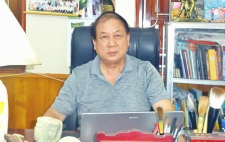 Người đắm say câu hát quan làng