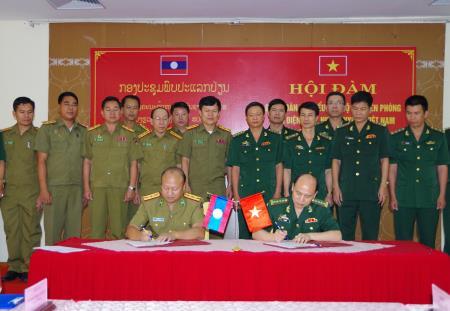 Hội đàm giữa Bộ Chỉ huy BĐBP Điện Biên với Bộ Chỉ huy An ninh tỉnh Luông Pha Băng