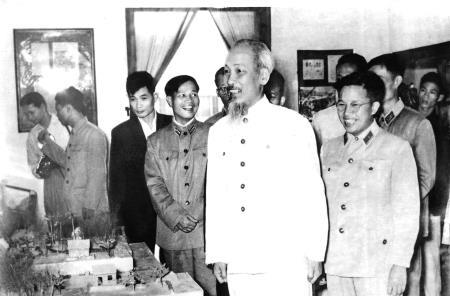 Ngọn đuốc sáng soi đường cách mạng