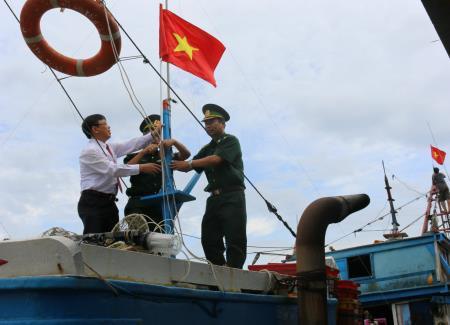 Thắp sáng tình yêu biển đảo