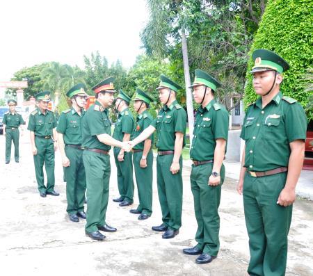 Tổng Tham mưu trưởng QĐND Việt Nam làm việc tại BĐBP Long An