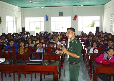 Tuyên truyền chủ quyền biển, đảo cho học sinh ven biển