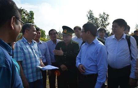 Phó Thủ tướng Phạm Bình Minh thăm, làm việc tại Đồn BP Vàm Trảng Trâu