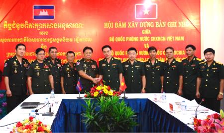 Việt Nam - Campuchia hợp tác xây dựng pháp luật quân sự, quốc phòng