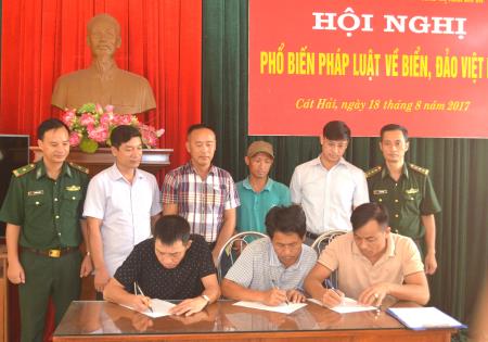 Phổ biến pháp luật về biển, đảo Việt Nam cho cán bộ, nhân dân vùng biển, đảo