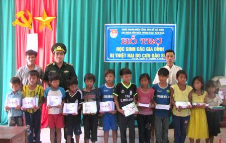 Chung tay "Nâng bước em tới trường"