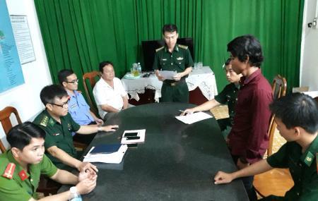 Mâu thuẫn cá nhân, một thuyền viên đạp bạn tàu rơi xuống biển mất tích