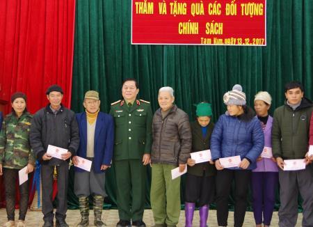 Thượng tướng Nguyễn Trọng Nghĩa thăm, làm việc tại Cao Bằng