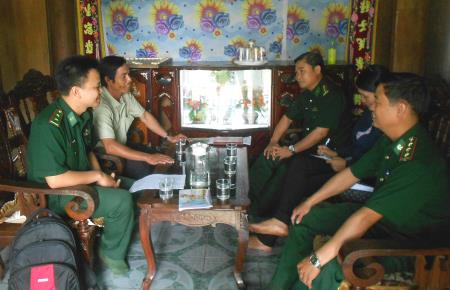 Tiên phong xây dựng Tổ tự quản đường biên, mốc quốc giới