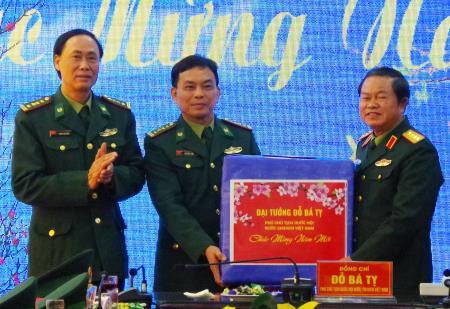 Vừa đảm bảo vui xuân đón Tết, vừa thực hiện tốt công tác sẵn sàng chiến đấu