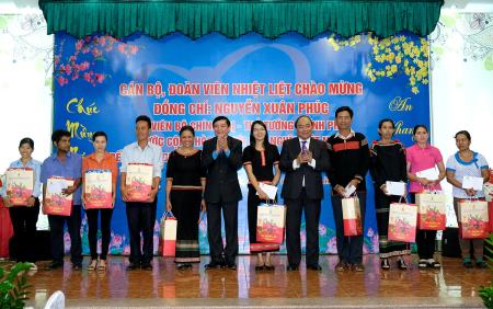 Kịp thời giải quyết khó khăn để người dân có điều kiện vui xuân đón Tết
