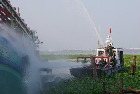 BĐBP Kiên Giang ra mắt tàu chữa cháy đường sông
