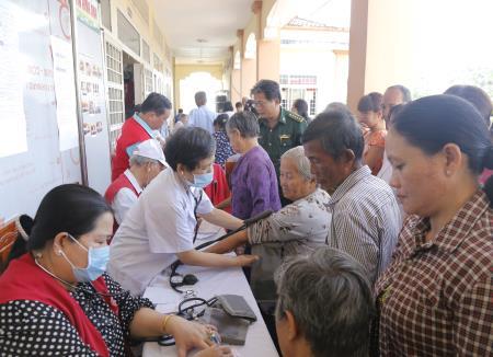 BĐBP TP Hồ Chí Minh khám bệnh nhân đạo và chăm sóc sức khỏe cộng đồng
