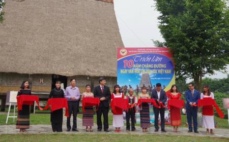 Triển lãm 10 năm chặng đường Ngày Văn hóa các dân tộc Việt Nam