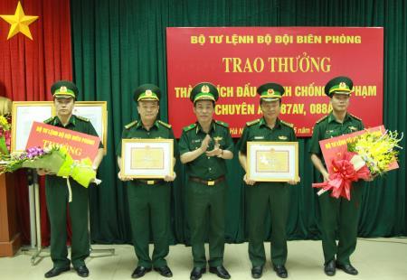 Trao thưởng cho lực lượng đấu tranh thành công 2 Chuyên án 087Av và 088Av