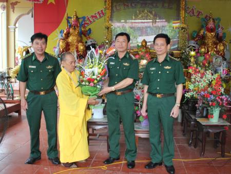Chúc mừng Đại lễ Phật đản tại khu vực biên giới biển Thái Bình